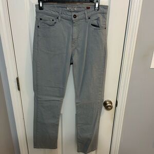 Red Ale by Alesbury Light Wash Pants. Size 33x30